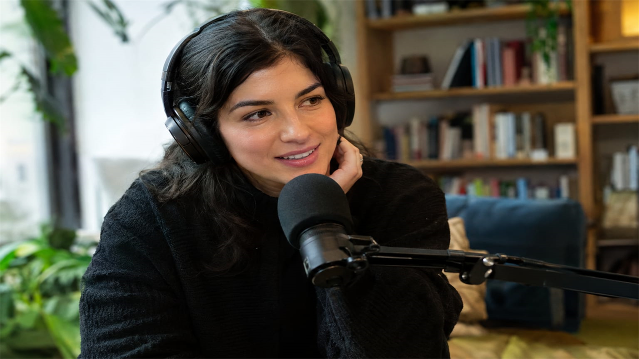 What Turns a Casual Podcast Listener Into a Superfan? New Research Has the Answer